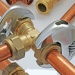 Tighten a water pipe connection